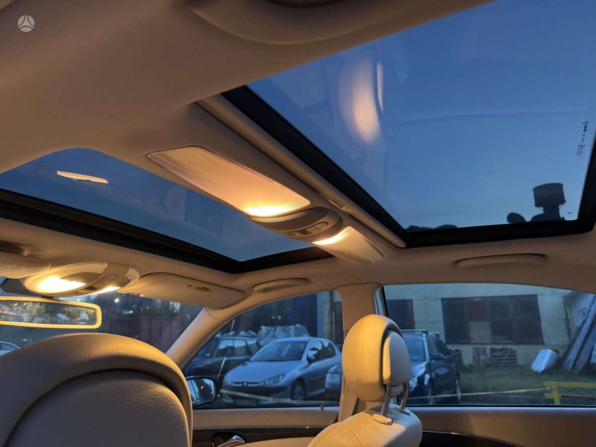 Mercedes-Benz E320, 3.2 l., Седан
