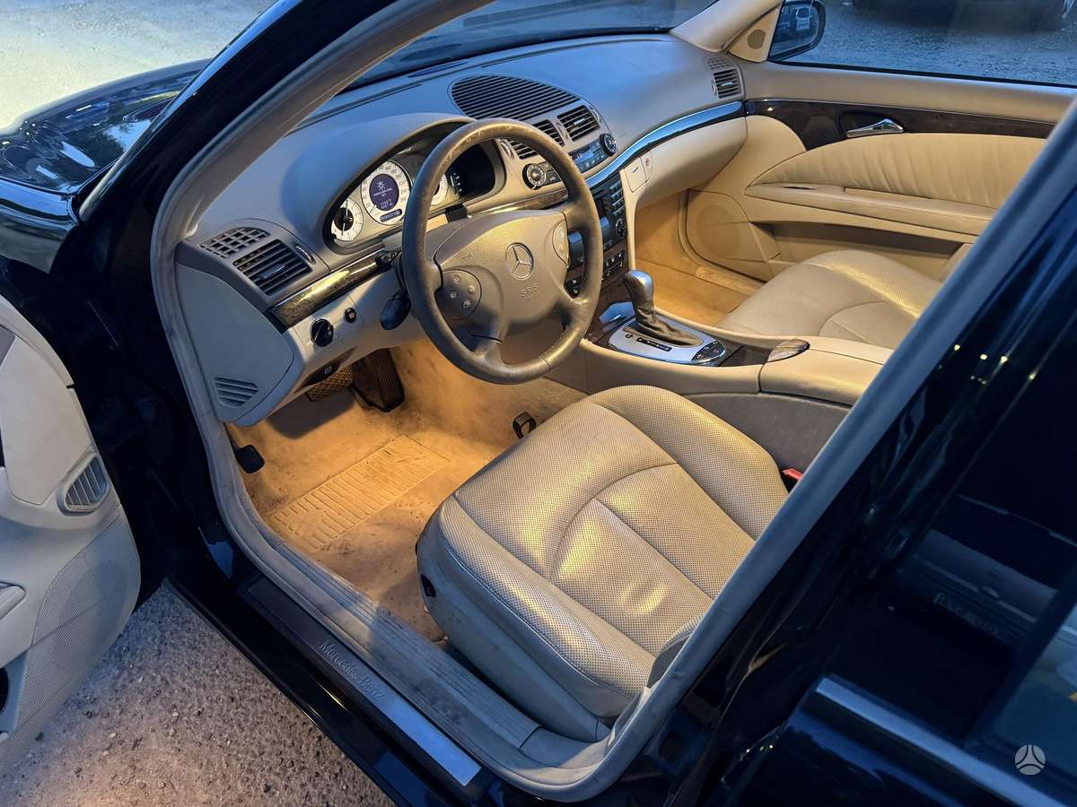 Mercedes-Benz E320, 3.2 l., Седан