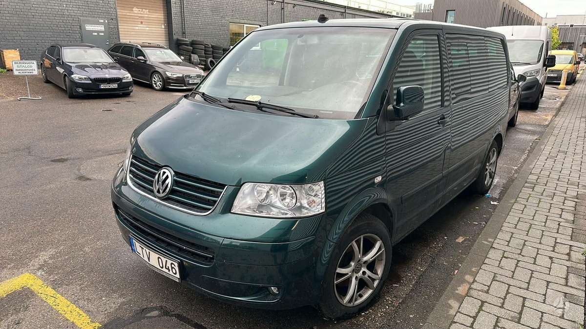 Volkswagen Multivan - 1