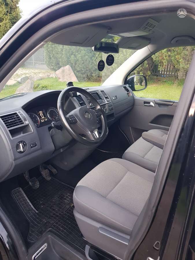 Volkswagen Caravelle - 10
