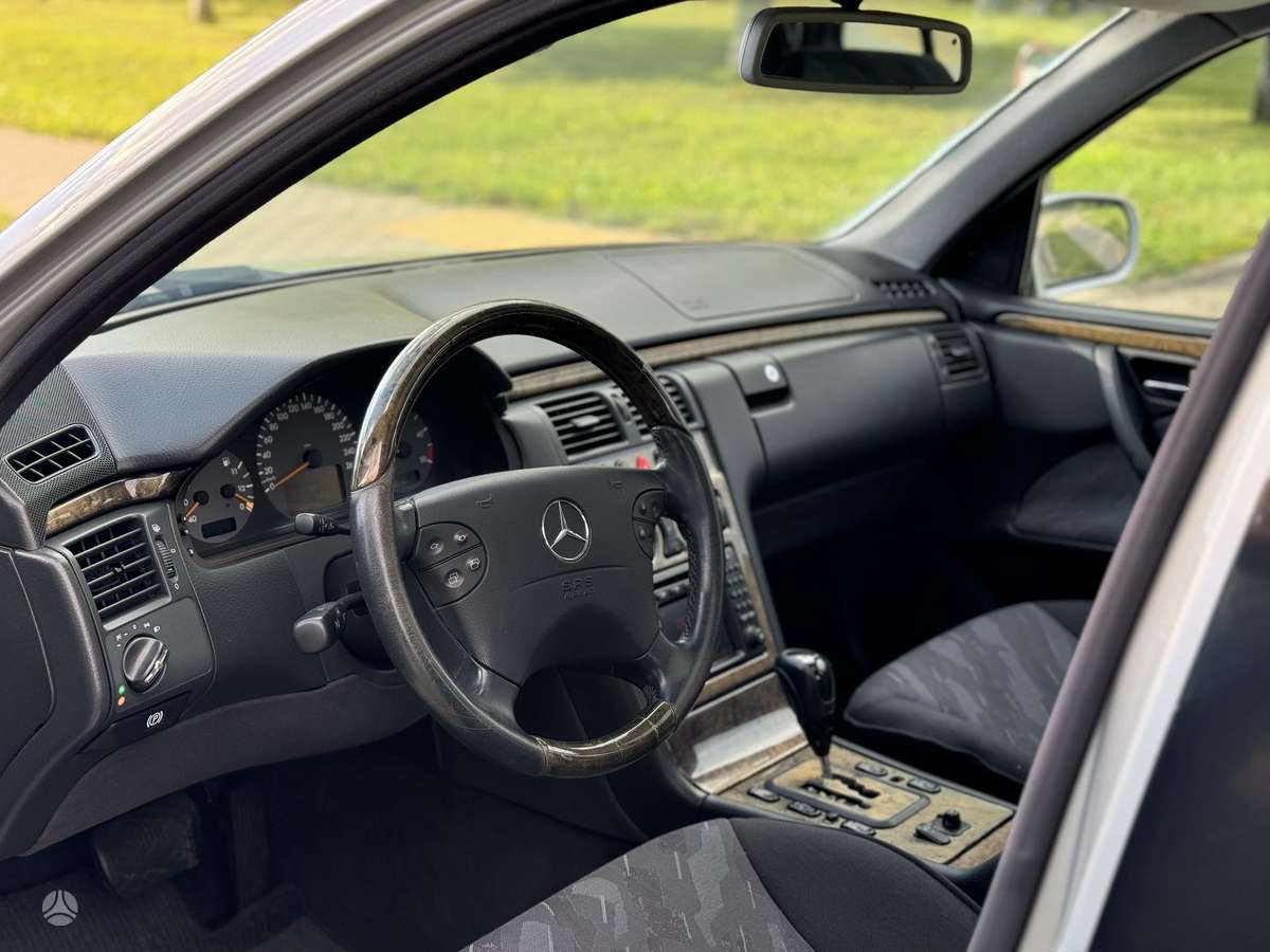 Mercedes-Benz E270, 2.7 l., Седан