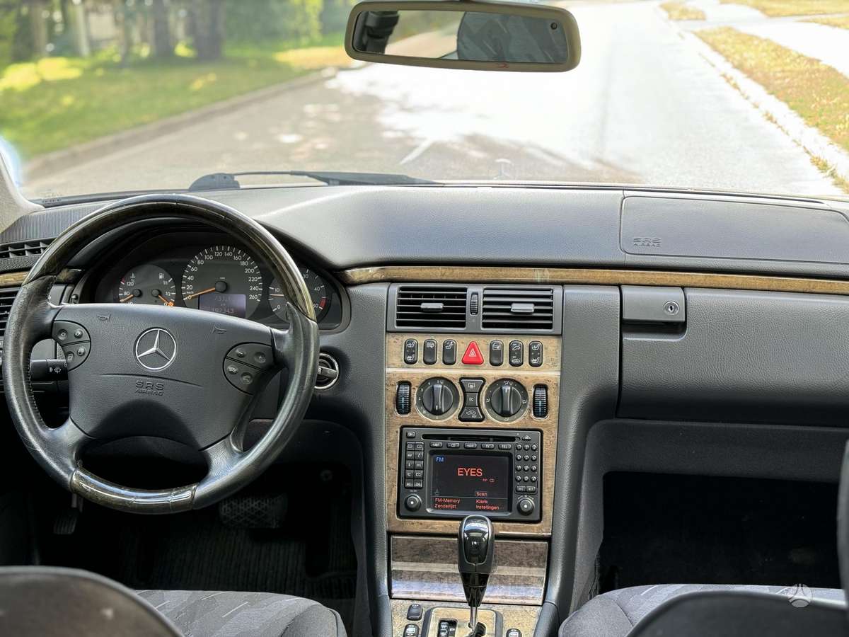 Mercedes-Benz E270, 2.7 l., Седан