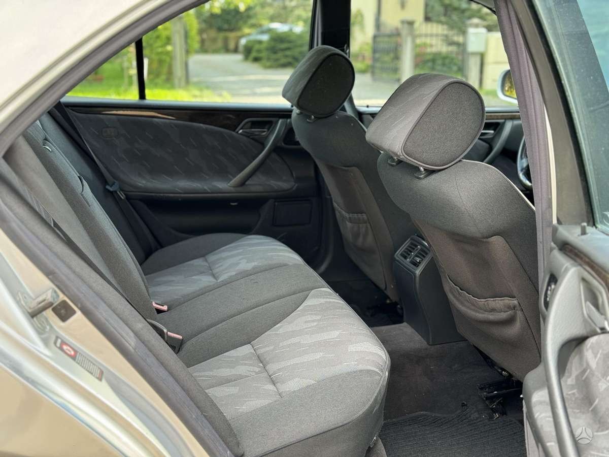 Mercedes-Benz E270, 2.7 l., Седан