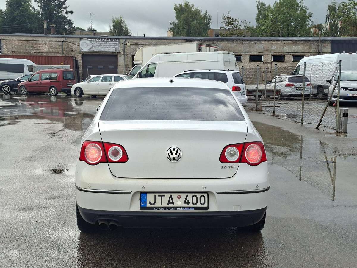 Volkswagen Passat - 4
