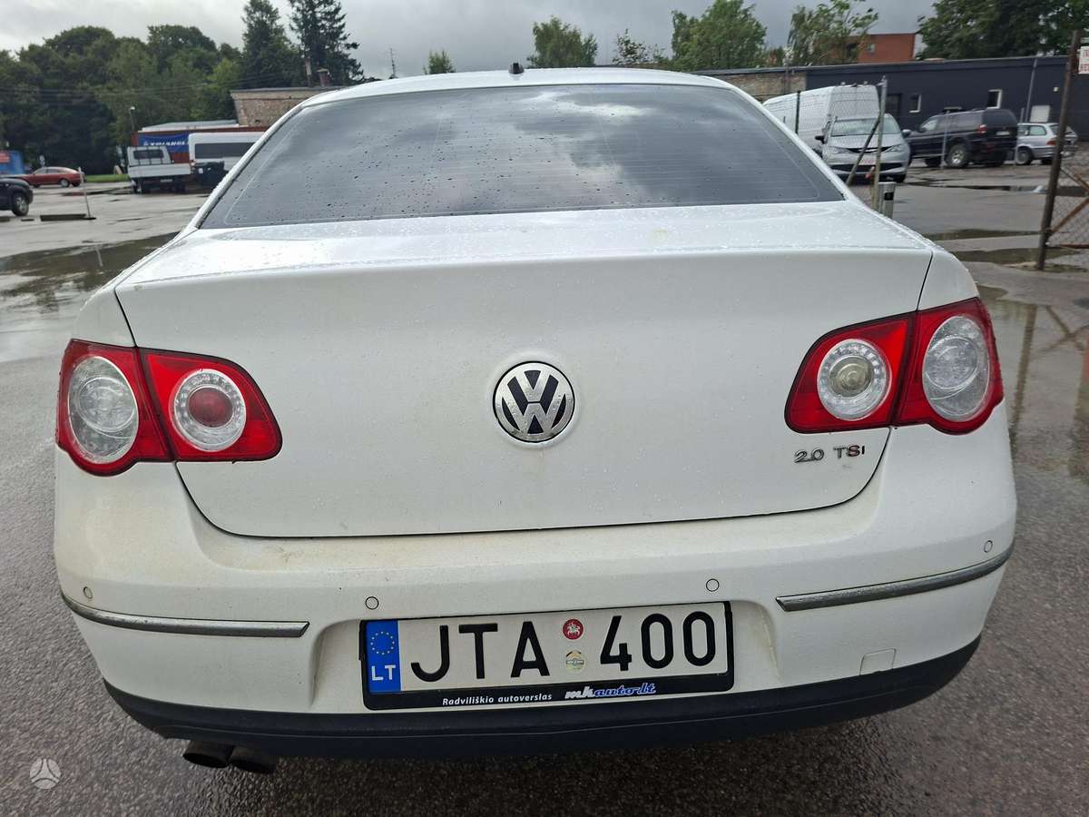Volkswagen Passat - 12