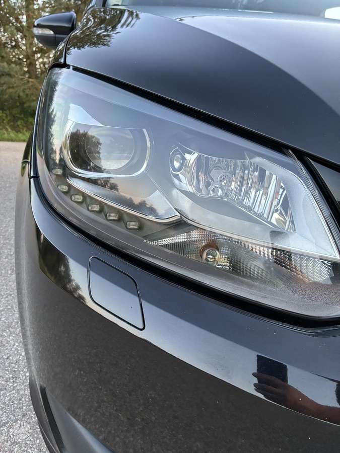 Volkswagen Touran - 12