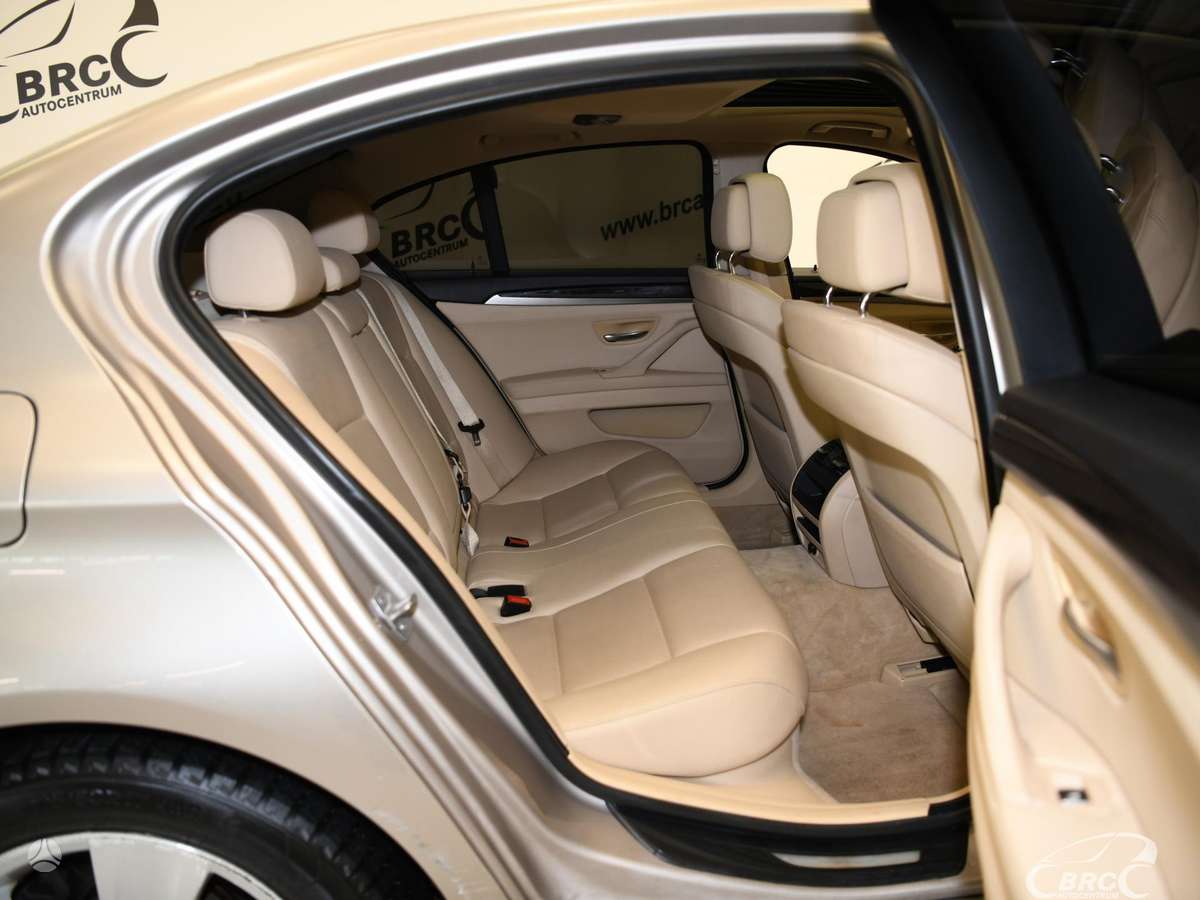 BMW 528, 2.0 l., Седан
