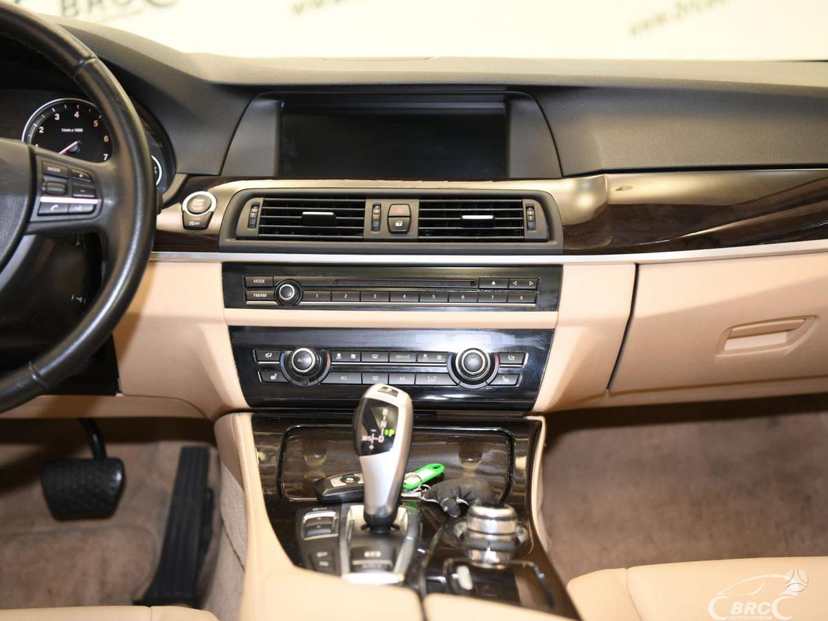 BMW 528, 2.0 l., Седан