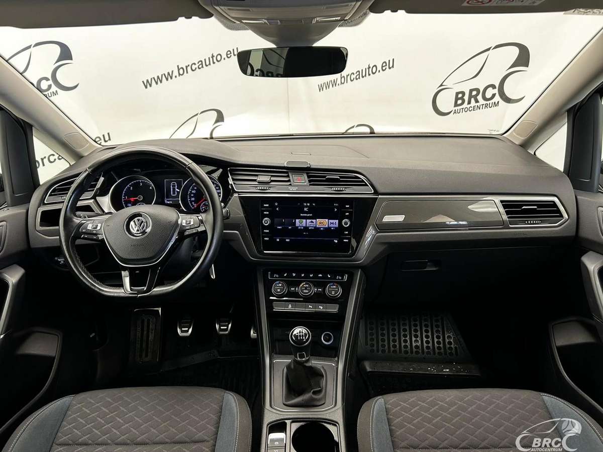 Volkswagen Touran - 4