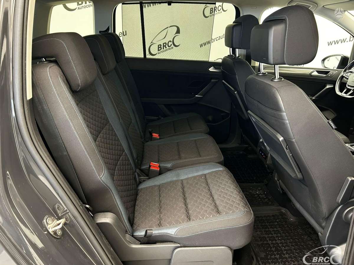 Volkswagen Touran - 10