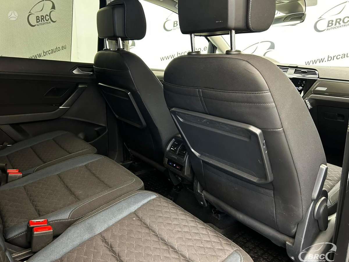 Volkswagen Touran - 11