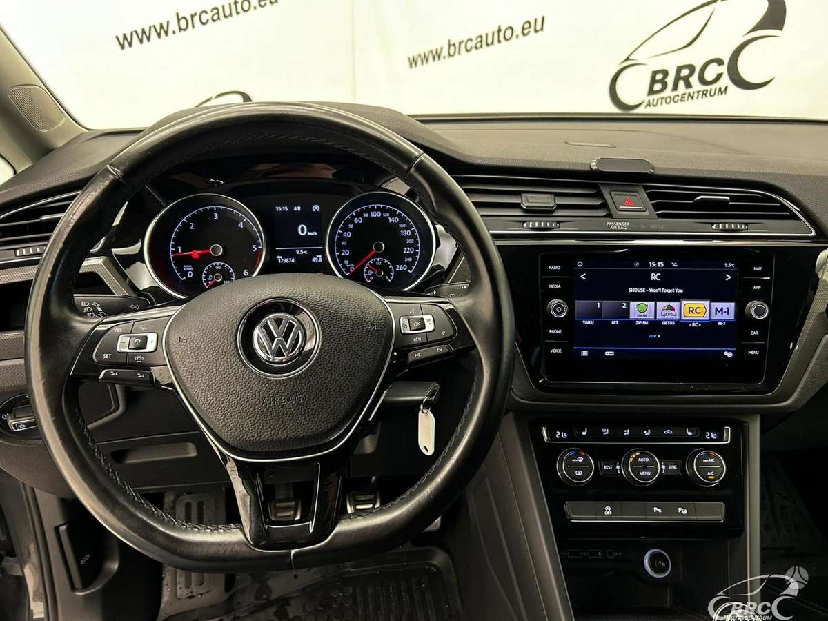 Volkswagen Touran - 12