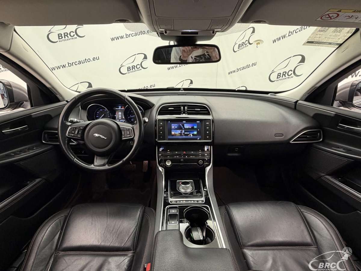 Jaguar XE, 2.0 l., Седан