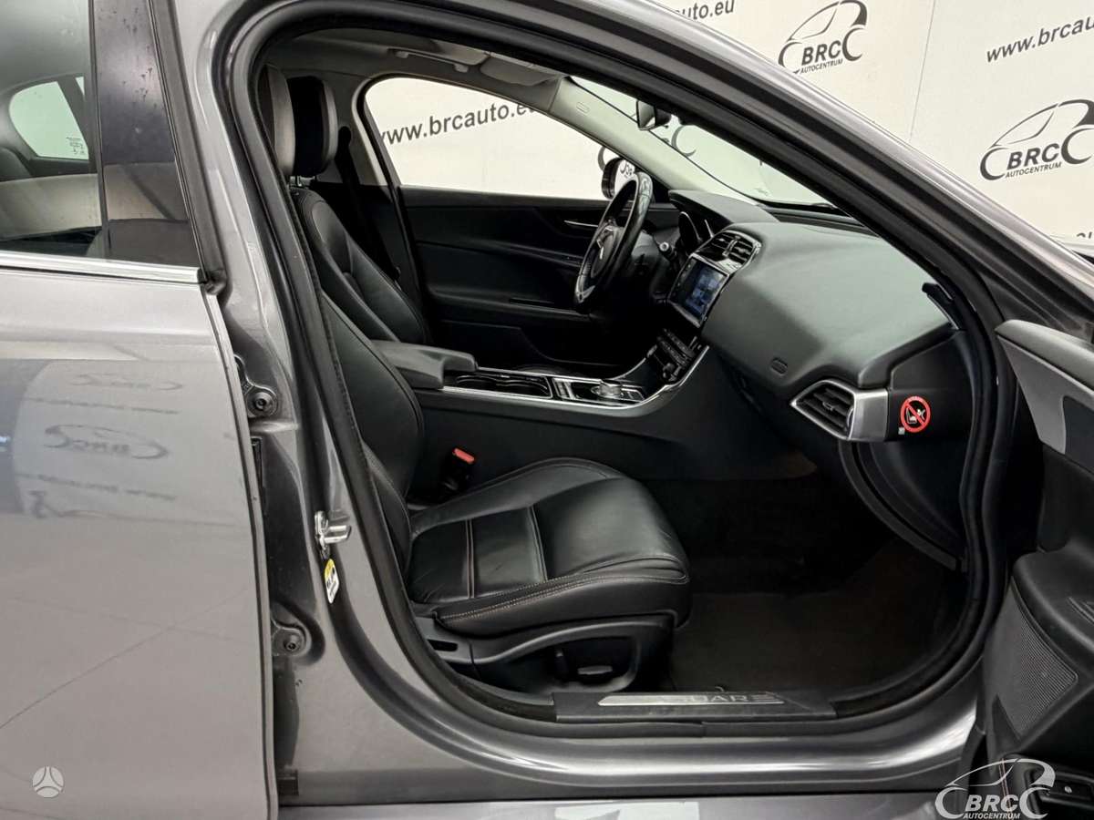 Jaguar XE, 2.0 l., Седан