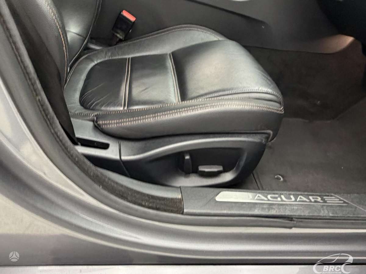 Jaguar XE, 2.0 l., Седан