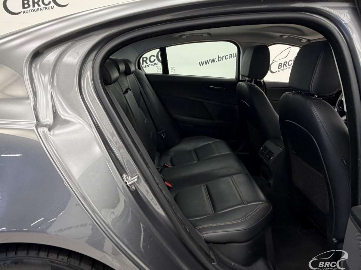 Jaguar XE, 2.0 l., Седан