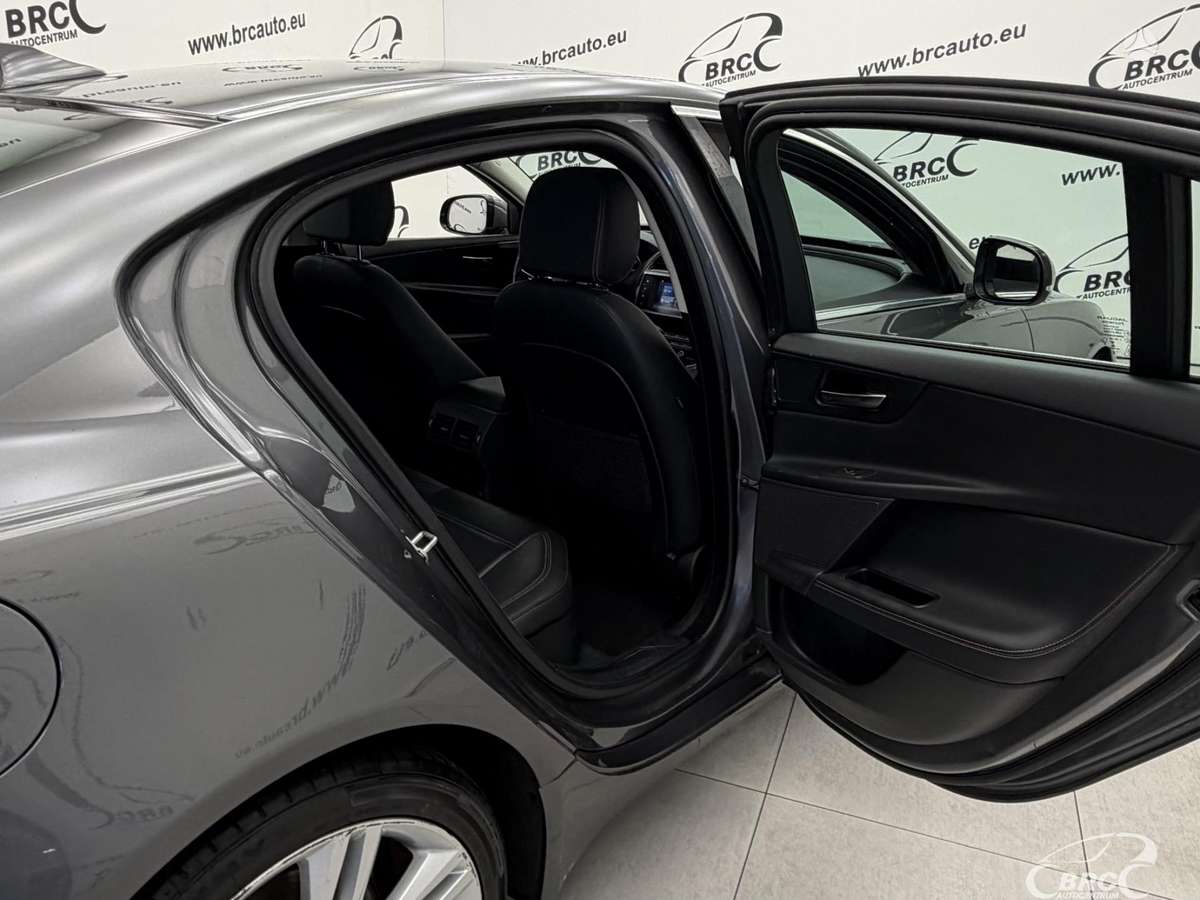 Jaguar XE, 2.0 l., Седан