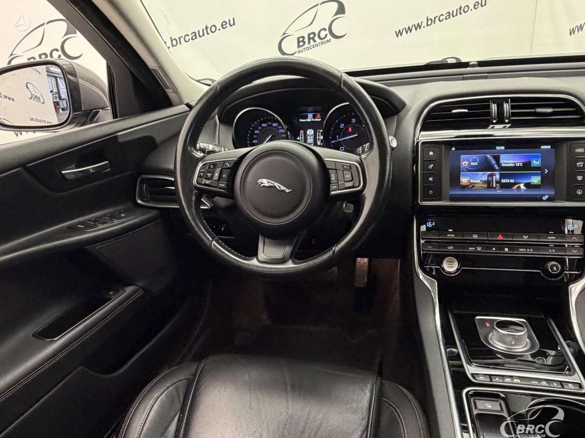 Jaguar XE, 2.0 l., Седан