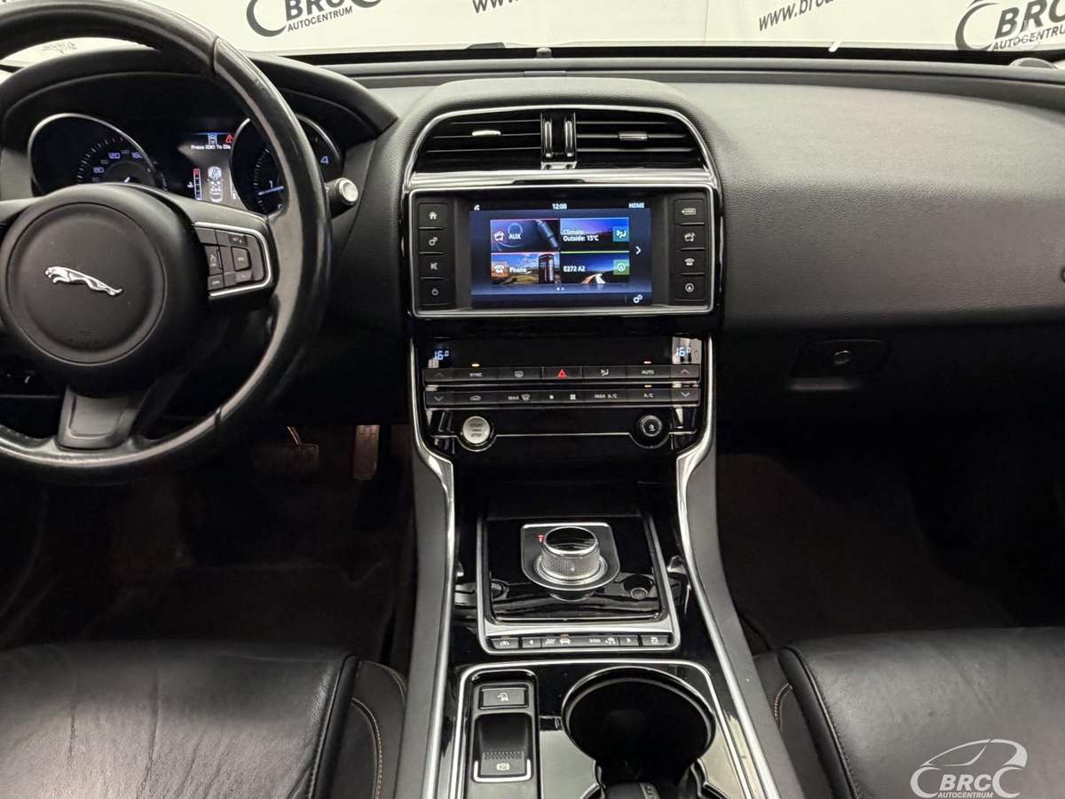 Jaguar XE, 2.0 l., Седан