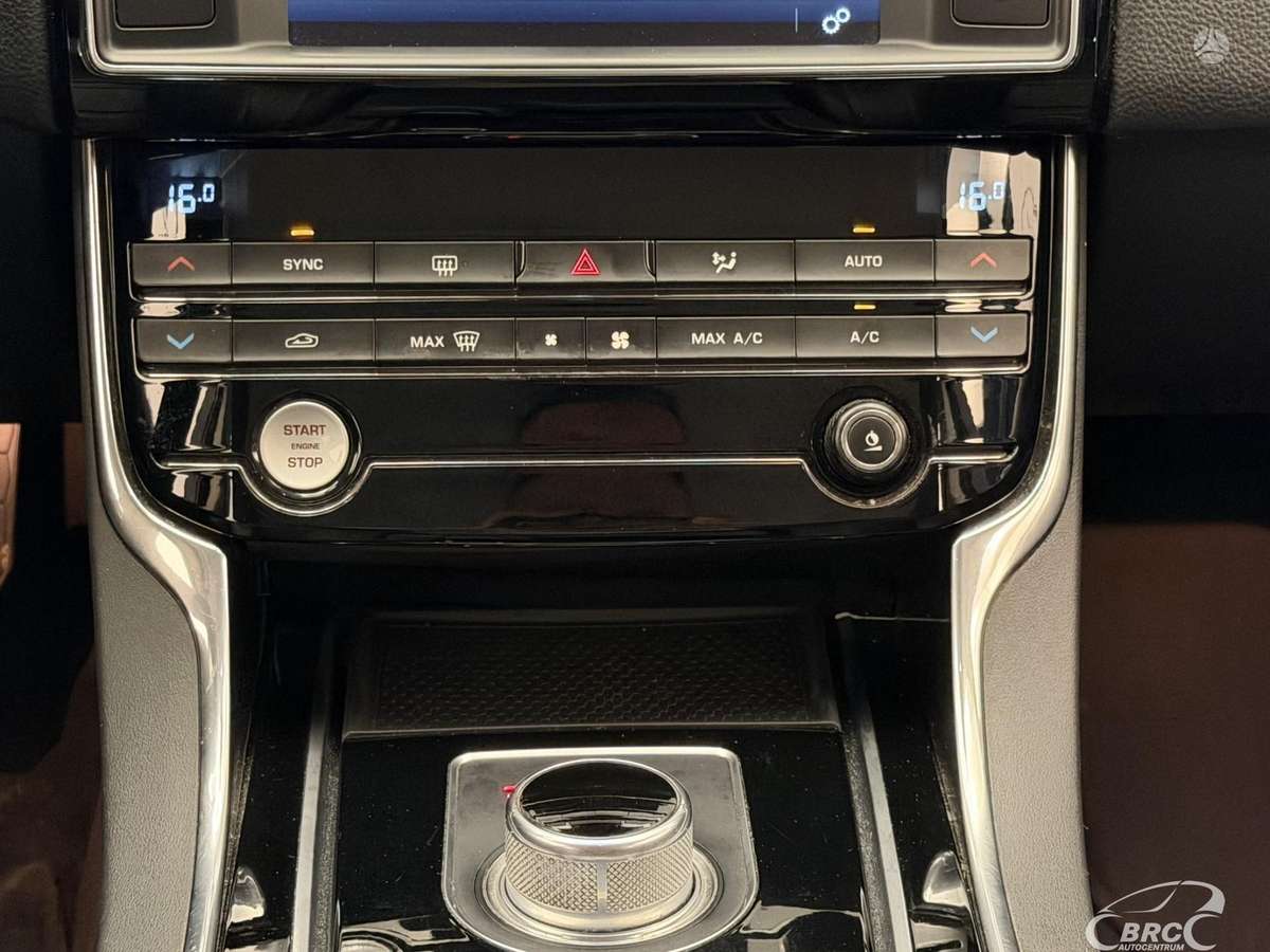 Jaguar XE, 2.0 l., Седан