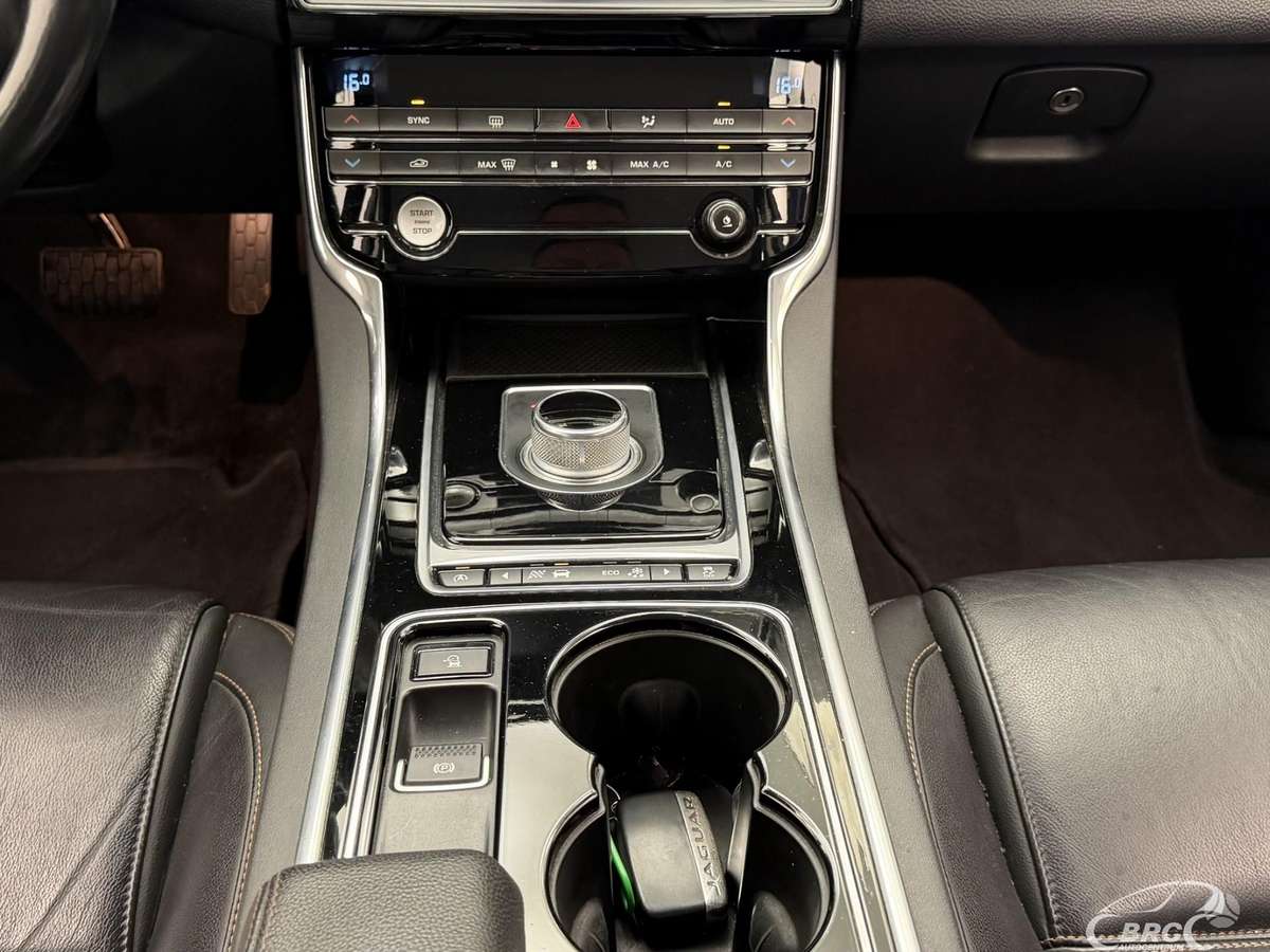 Jaguar XE, 2.0 l., Седан
