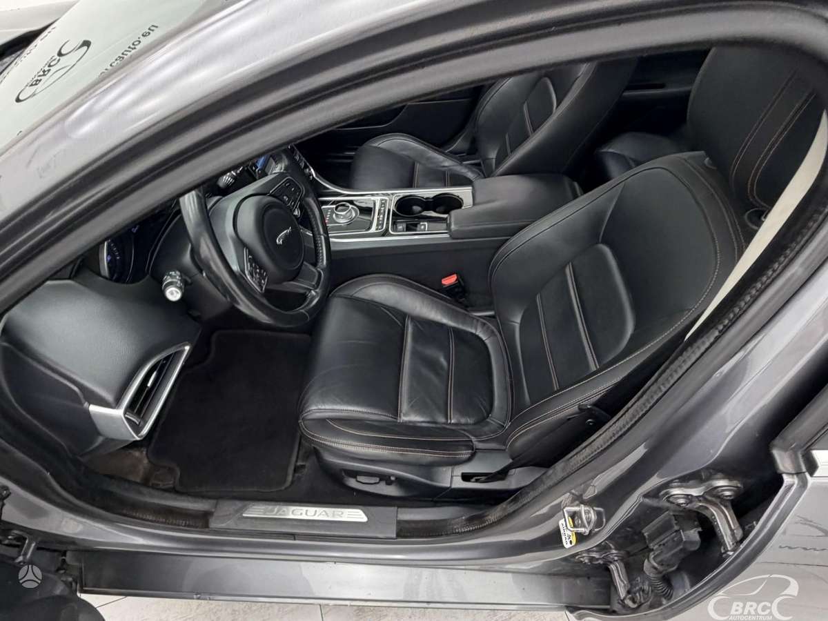 Jaguar XE, 2.0 l., Седан