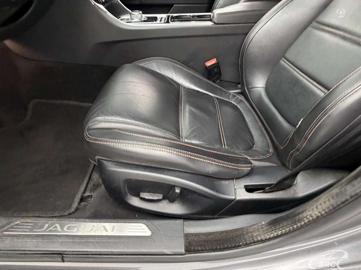 Jaguar XE, 2.0 l., Седан