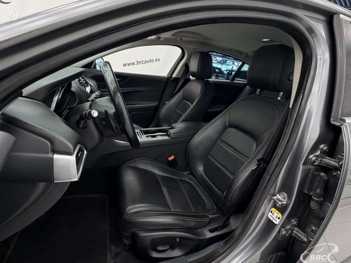 Jaguar XE, 2.0 l., Седан