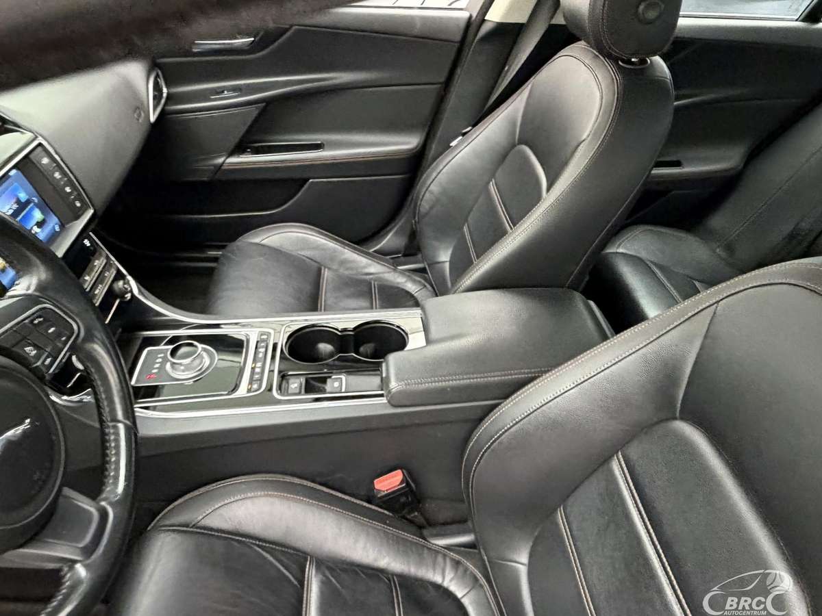 Jaguar XE, 2.0 l., Седан