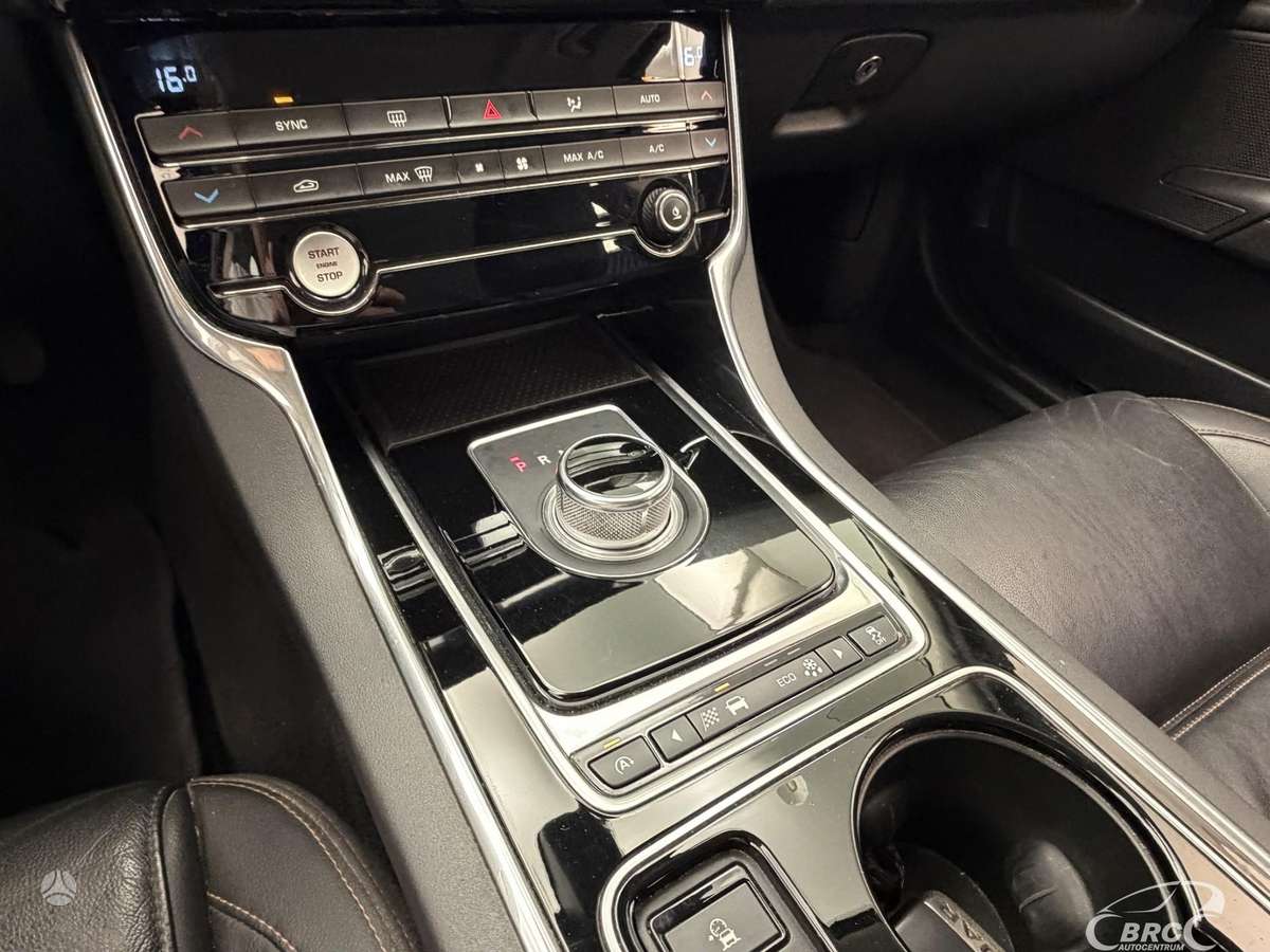 Jaguar XE, 2.0 l., Седан