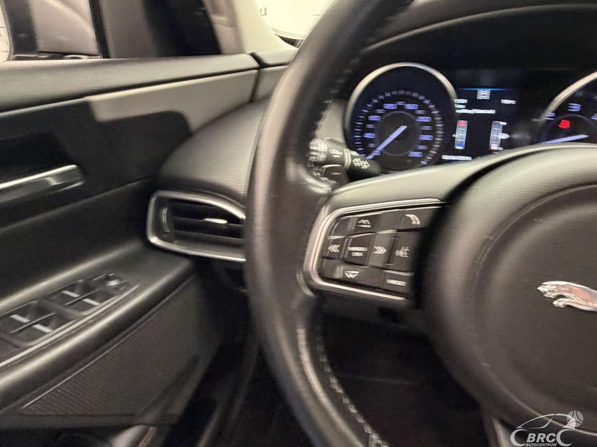 Jaguar XE, 2.0 l., Седан