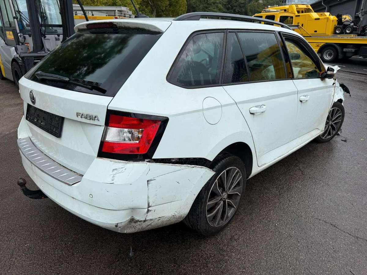 Skoda Fabia dalimis