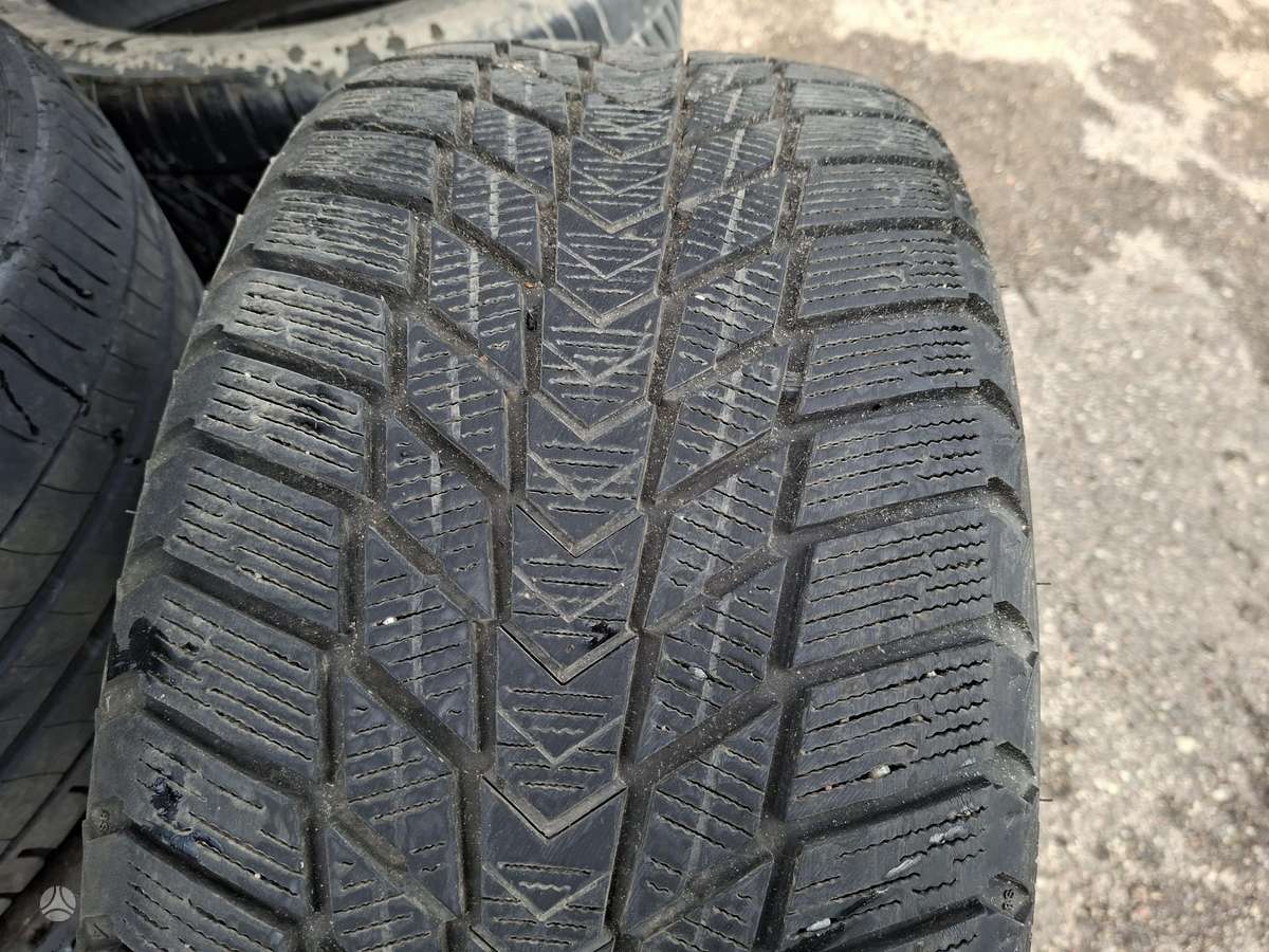 Roadstone Winguard ice plus, winter 245/40 R18