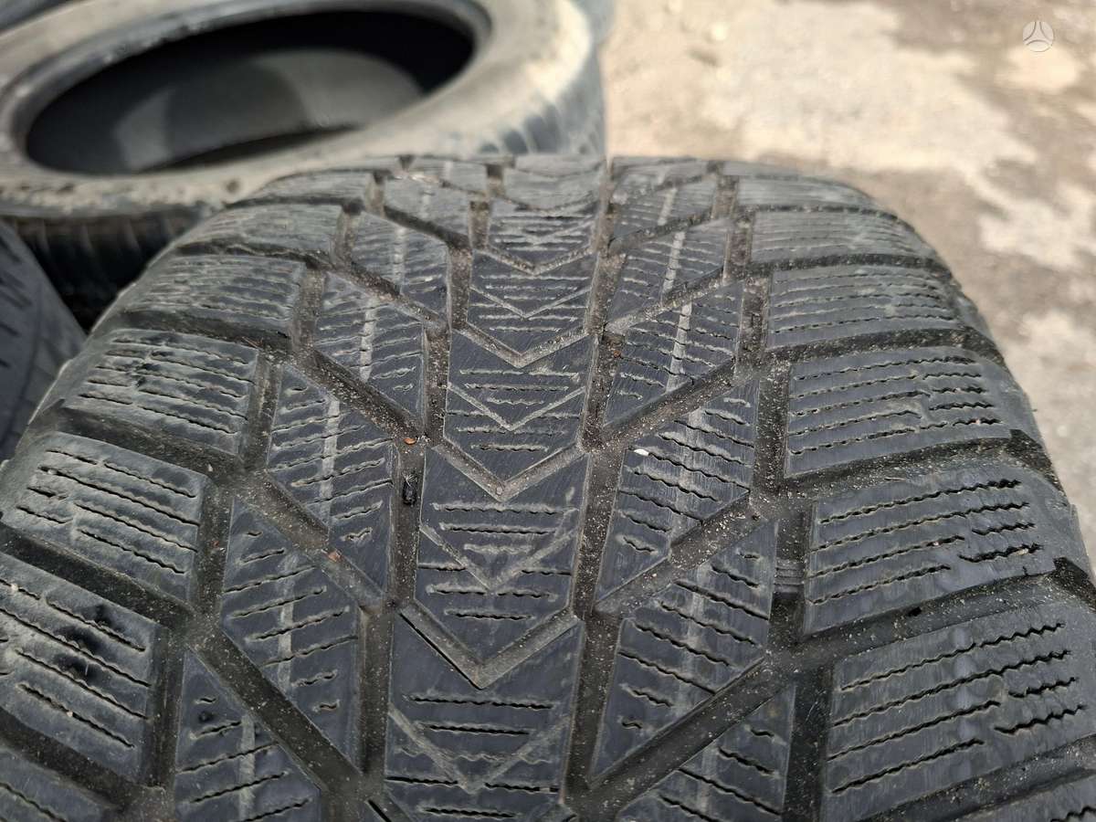 Roadstone Winguard ice plus, winter 245/40 R18