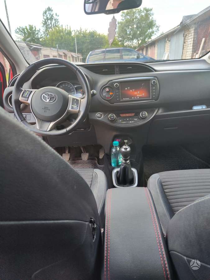 Toyota Yaris - 10