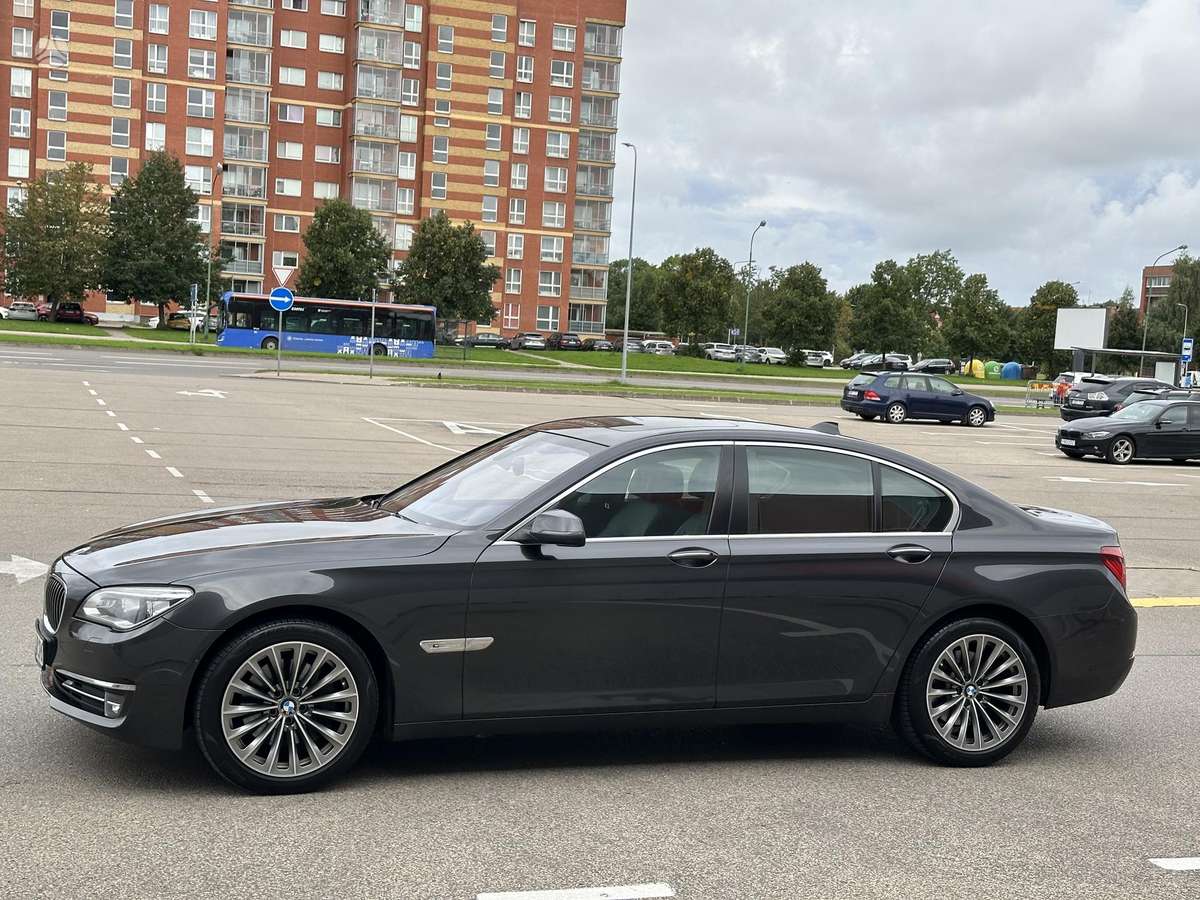 BMW 740, 3.0 l., Седан