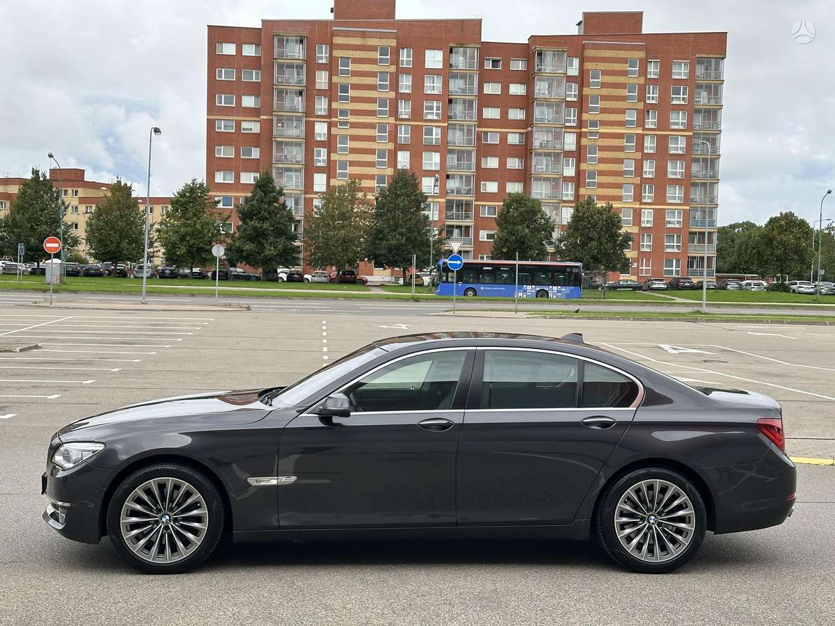 BMW 740, 3.0 l., Седан