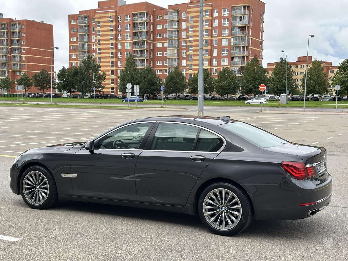 BMW 740, 3.0 l., Седан