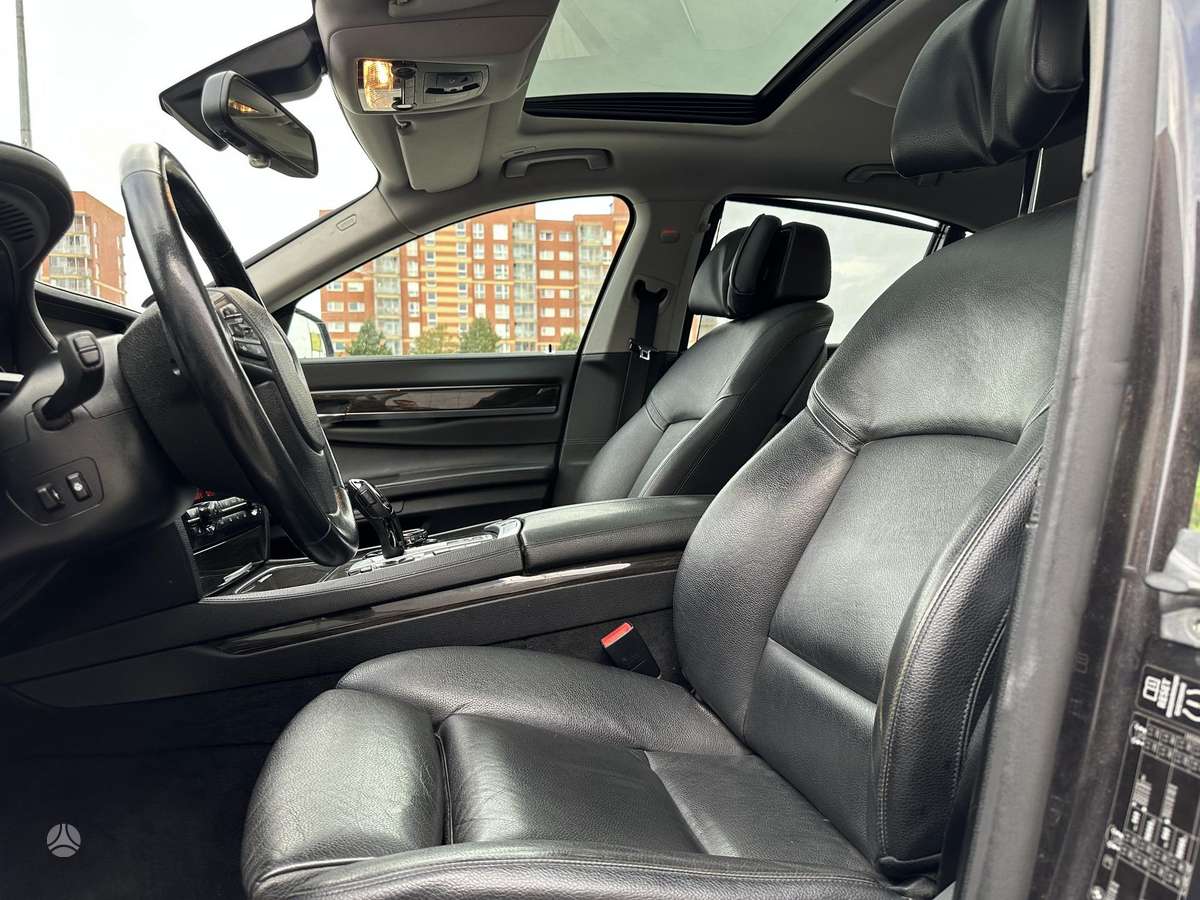 BMW 740, 3.0 l., Седан