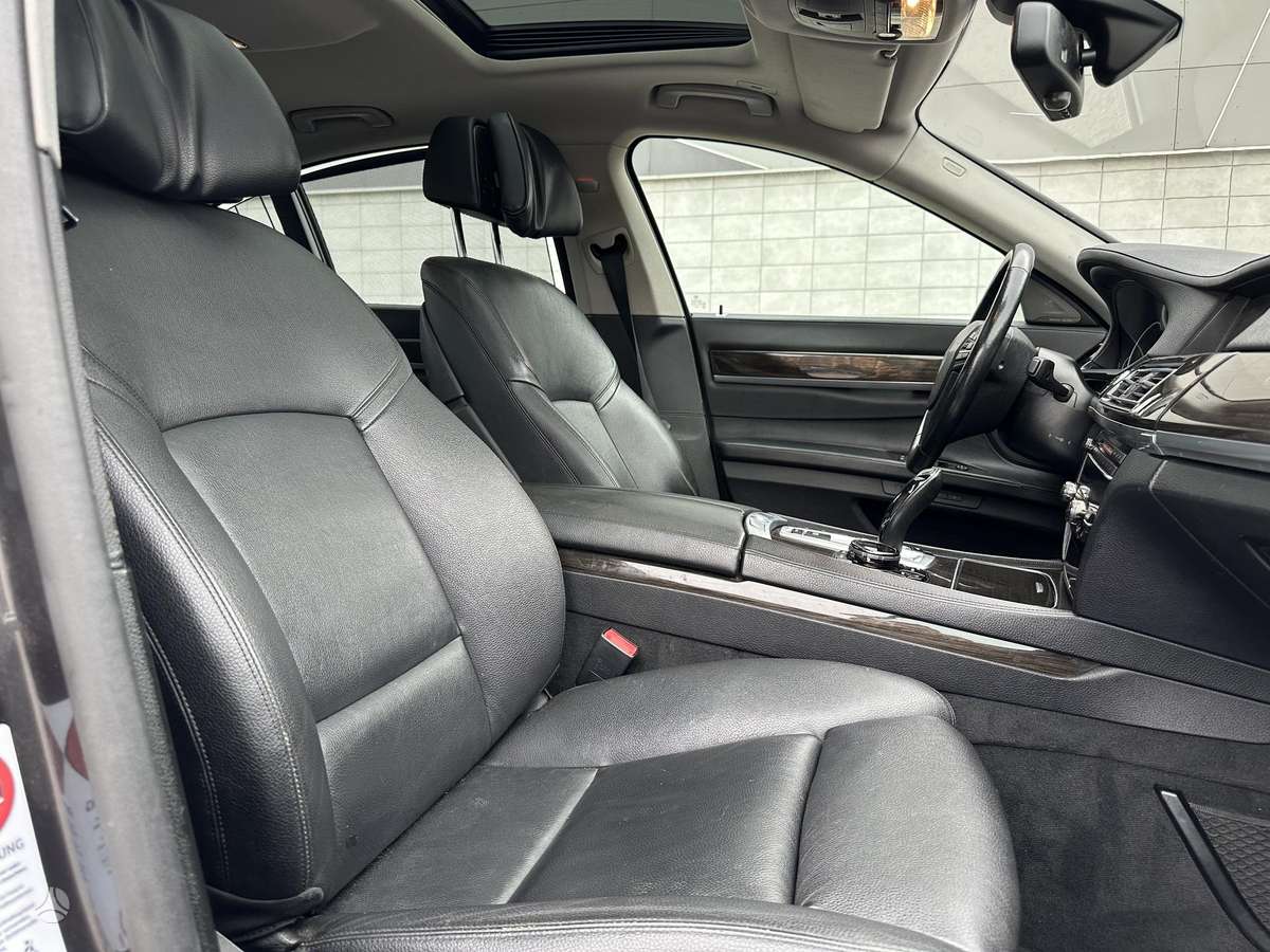 BMW 740, 3.0 l., Седан