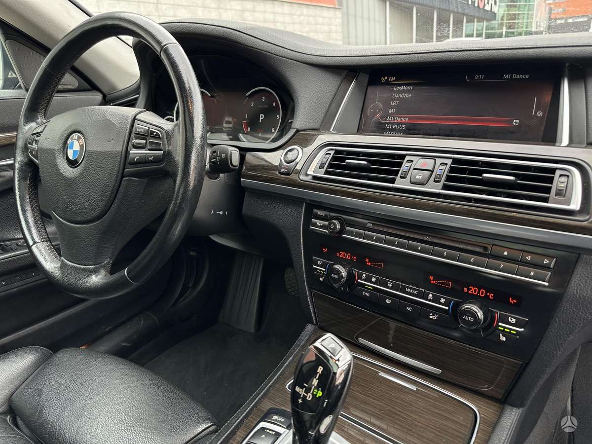 BMW 740, 3.0 l., Седан