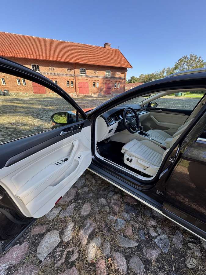 Volkswagen Passat Alltrack - 12