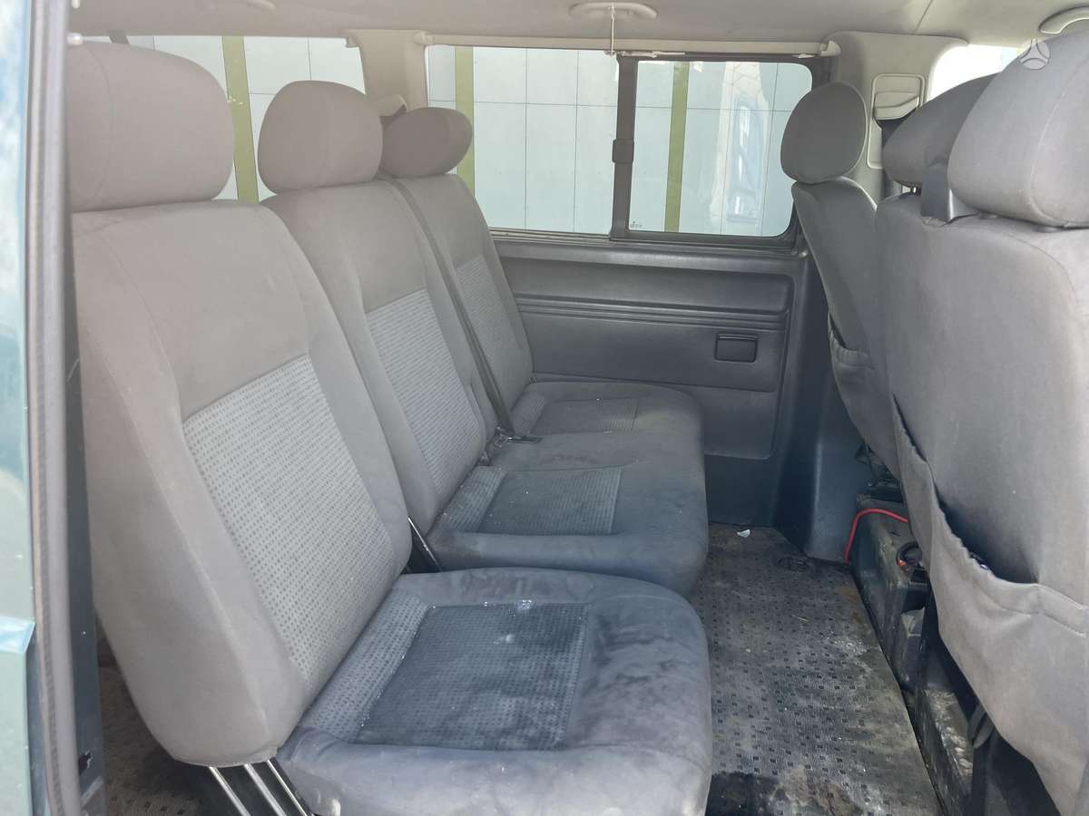 Volkswagen Caravelle - 9