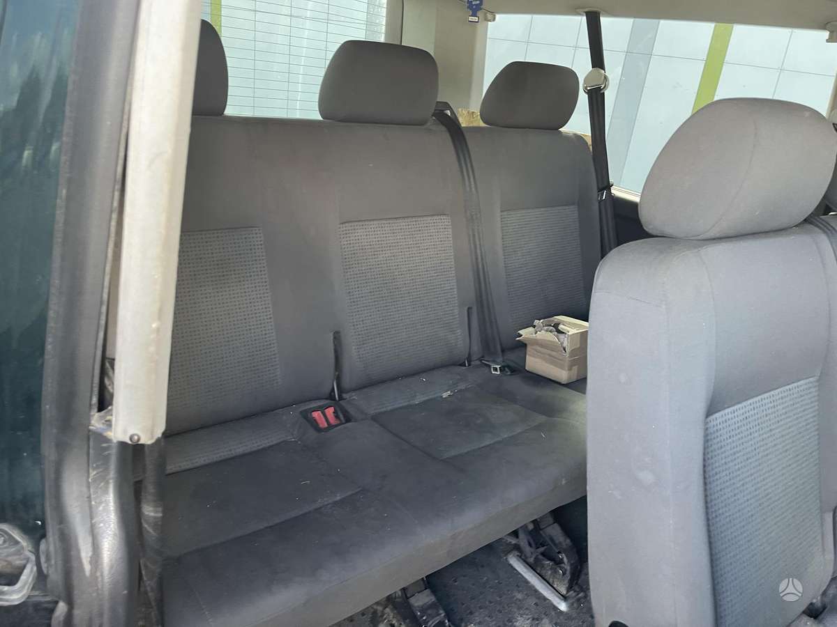 Volkswagen Caravelle - 10