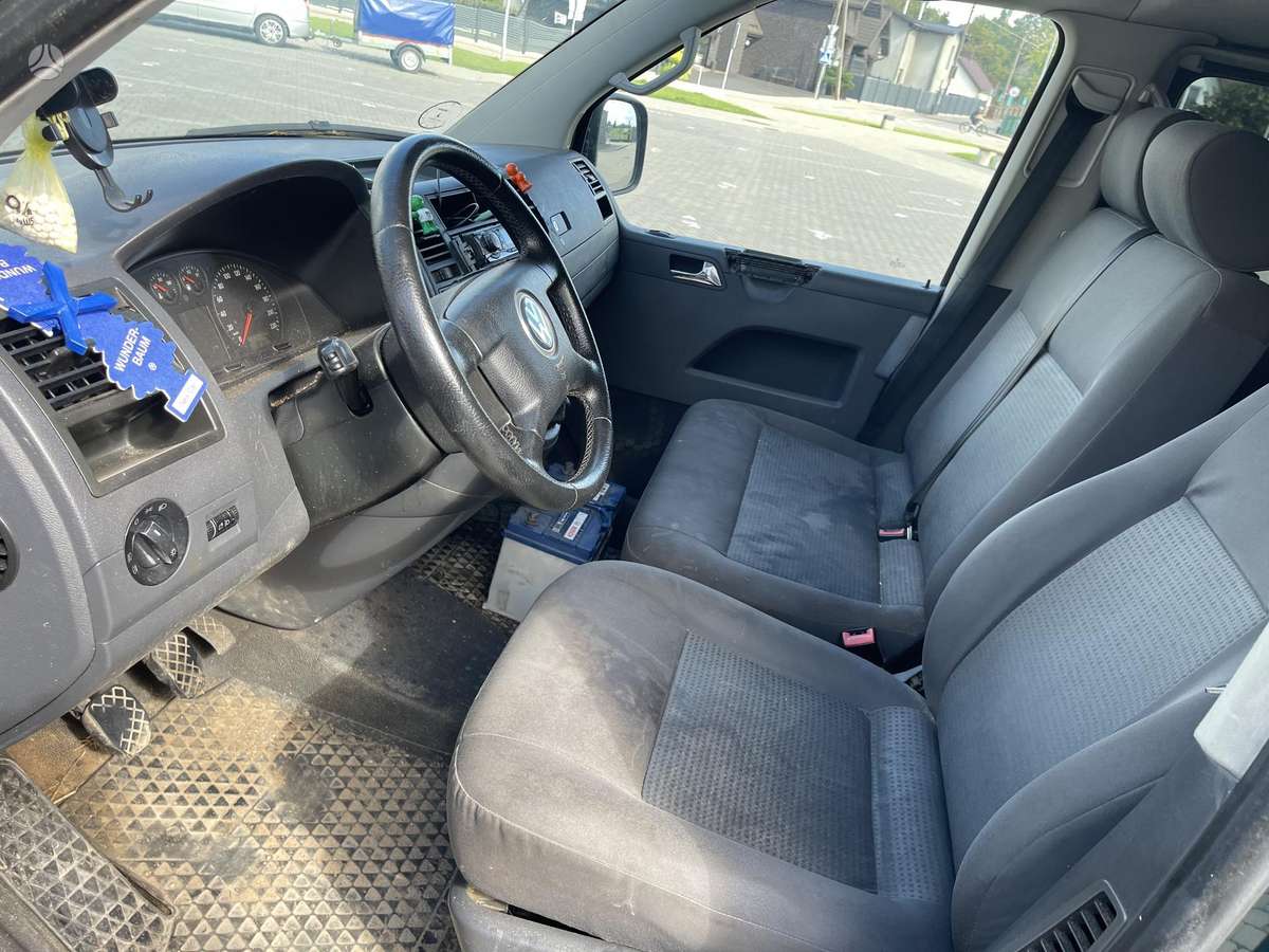 Volkswagen Caravelle - 12