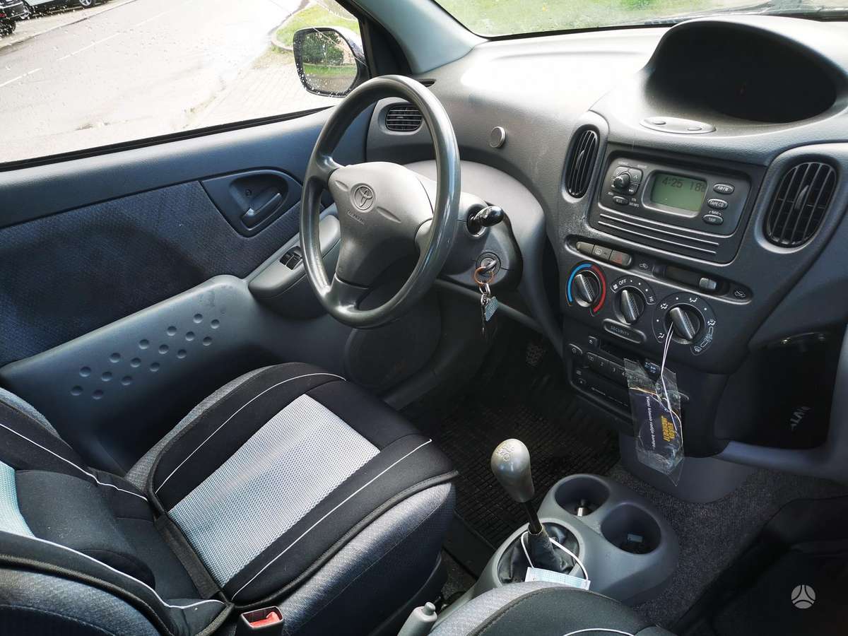 Toyota Yaris Verso - 2