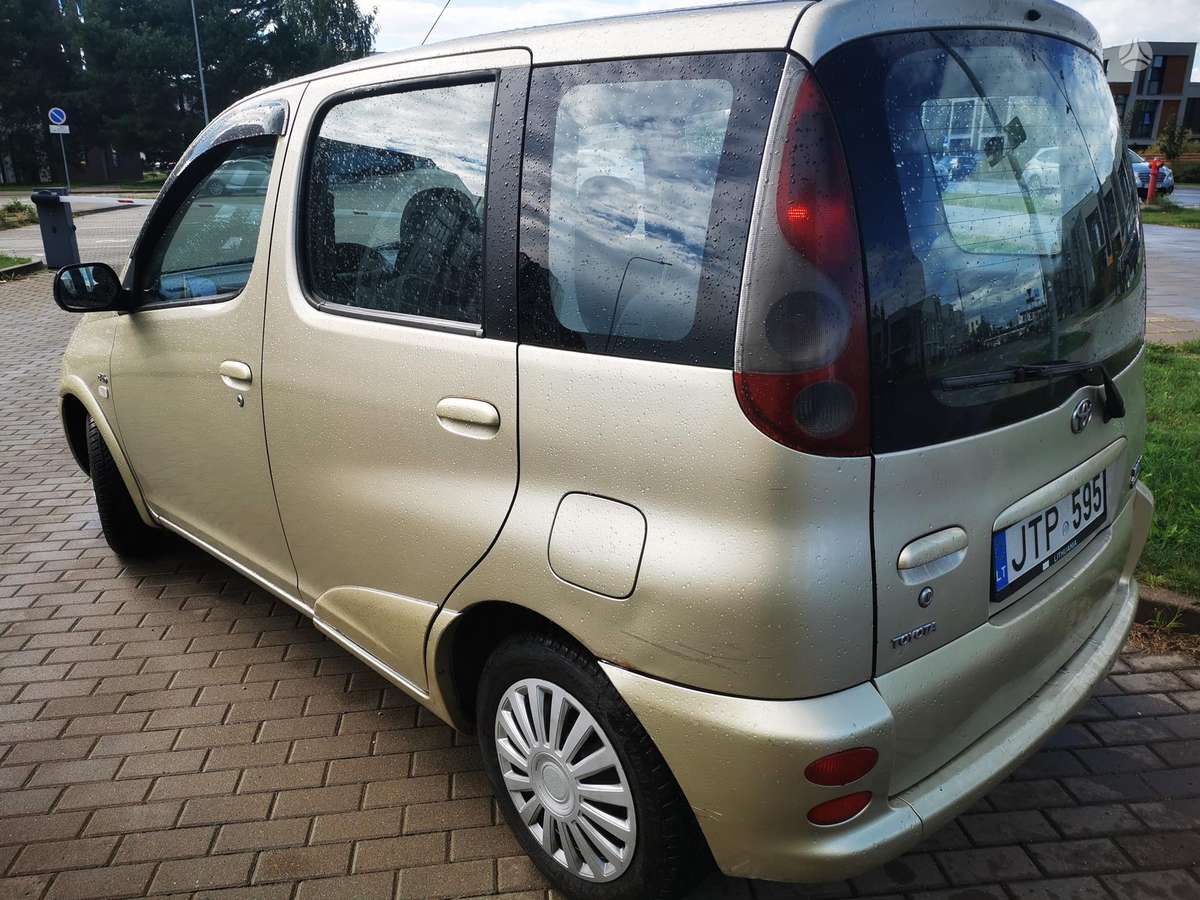 Toyota Yaris Verso - 3