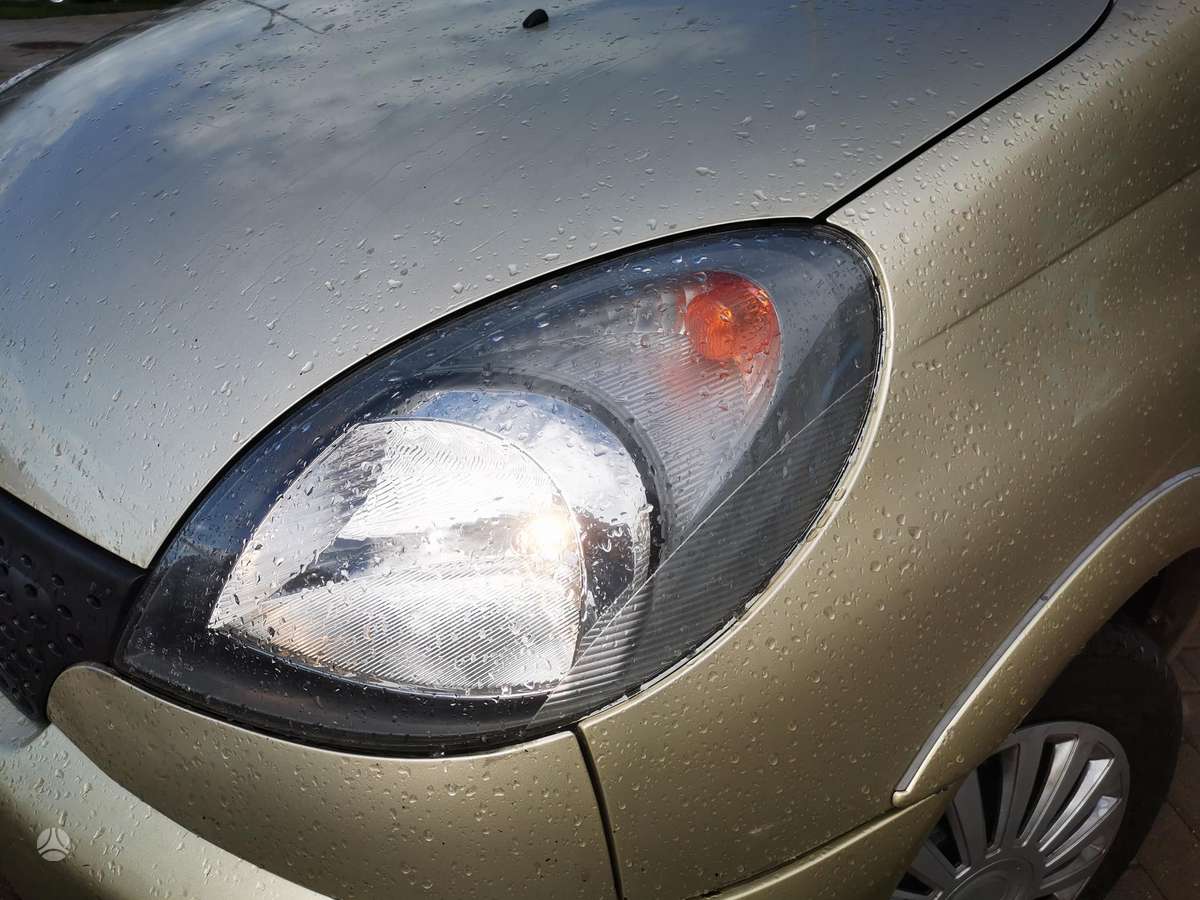 Toyota Yaris Verso - 5