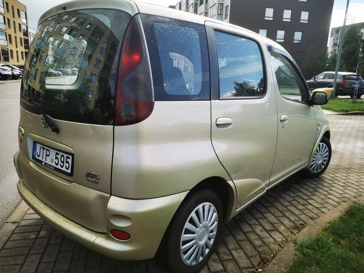 Toyota Yaris Verso - 8