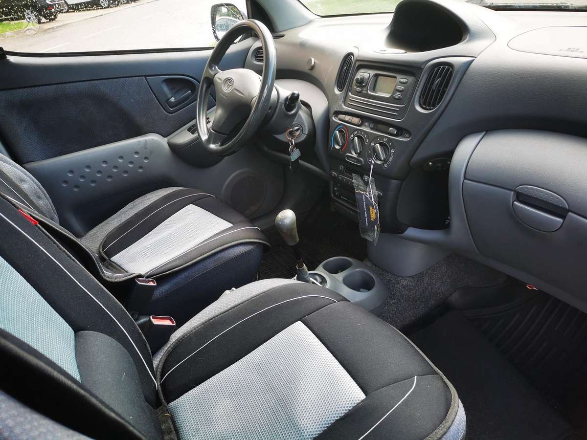 Toyota Yaris Verso - 9